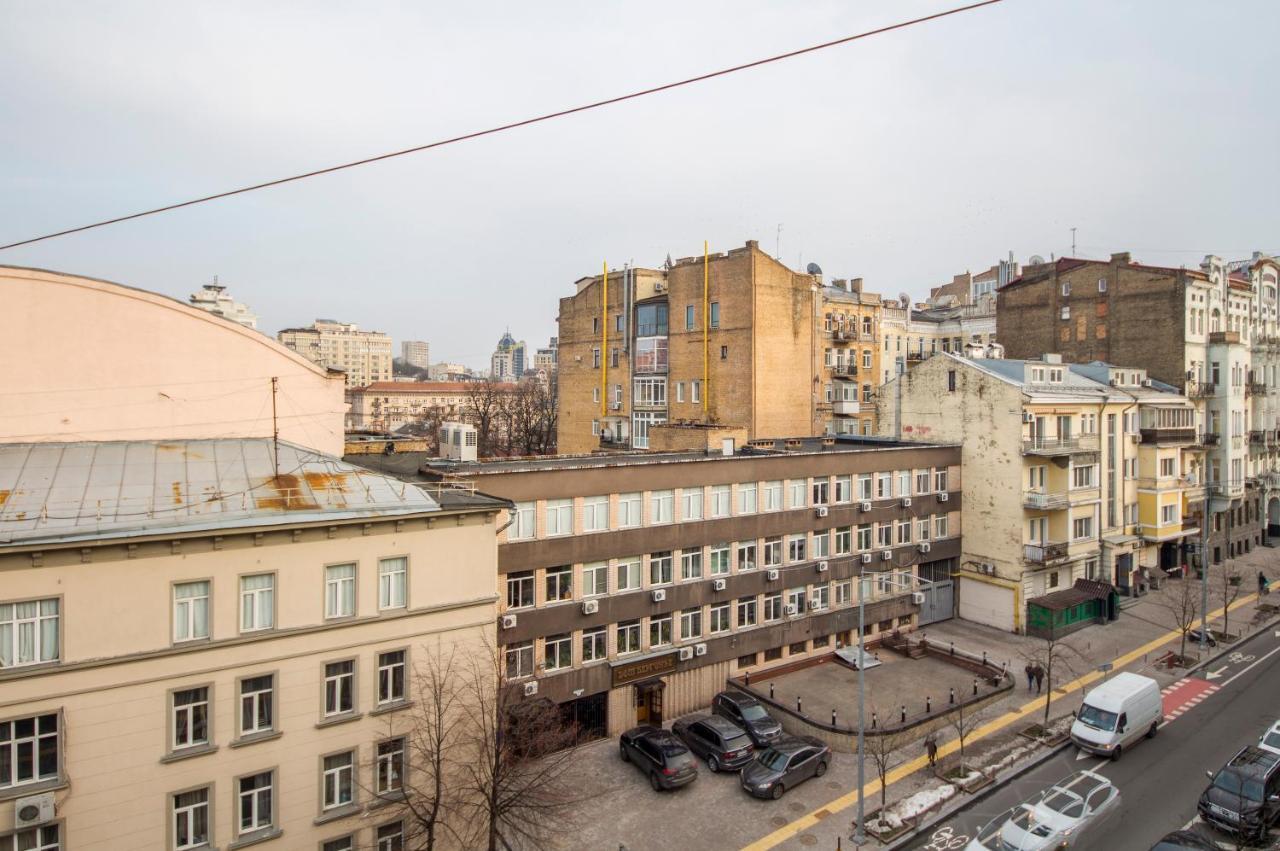 Дизайнерські апартаменти у центрі Киев Экстерьер фото