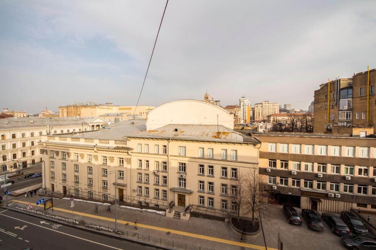 Дизайнерські апартаменти у центрі Киев Экстерьер фото